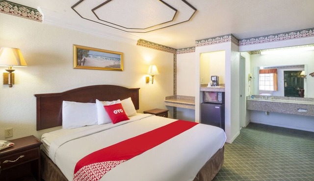 Ensuring a Very Comfortable & Memorable Stay! Near Brush Country Bar-B-Q!