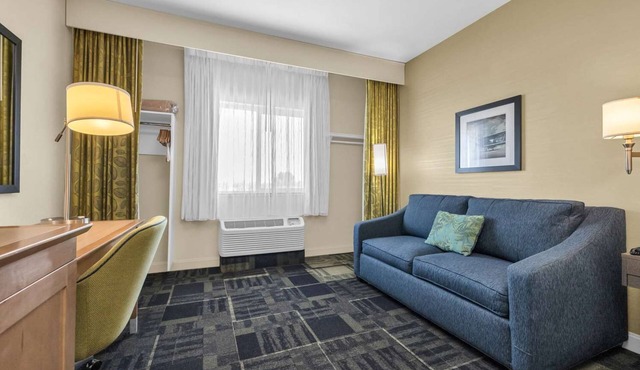 Ensuring a Very Comfortable & Memorable Stay, Pets Allowed, Near Southwood Park!