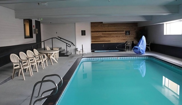 Ensuring a Very Comfortable & Memorable Stay! Pool, Free Breakfast & Parking
