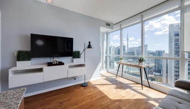 Ent District 3 Bedroom 2Bath Parking CN Tower