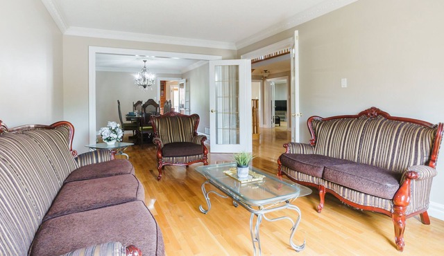 Entertain & Make Memories 4 Bed, 3 bath, backyard!