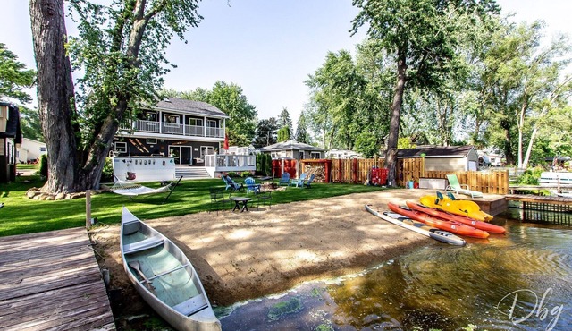 Entertain on the chain! Waterfront, sauna,FREE water sports!