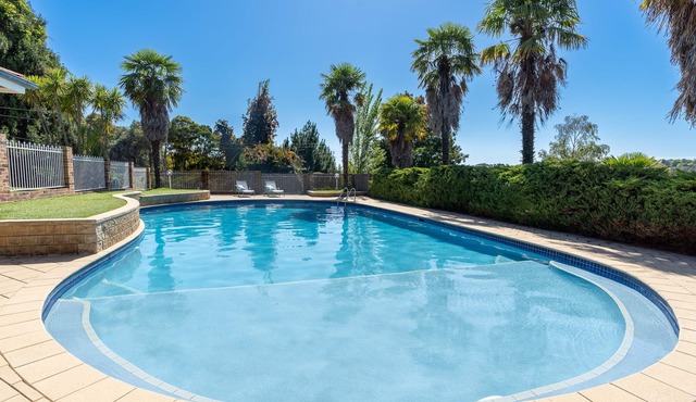 Entertainer's Dream - 4 Bedroom Home with Pool