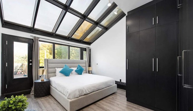 Entertainer's Dream/ Downtown monyxbnb.com