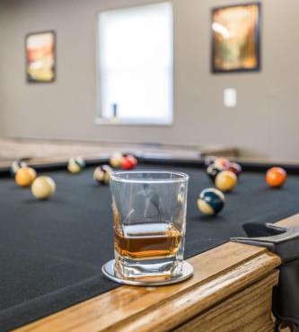 Entertainer's Dream w Pool & Games