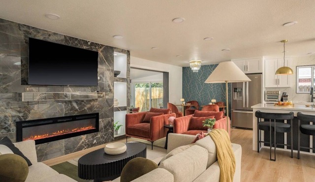 Entertainer's Dream with Hot Tub & Games