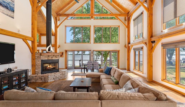 Entertainer's Lake Lodge for 20