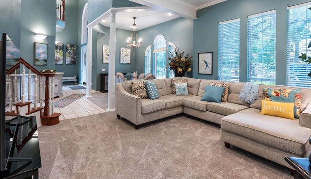 Entertainers delight. Enjoy this 5500 Sq ft house.