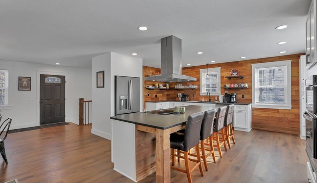 Entertainers Delight! Spacious 5-bedroom house in peaceful Warsaw