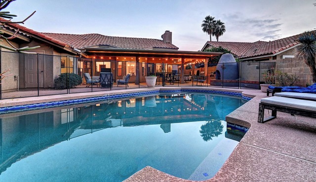 Entertainers Dream in Scottsdale w/Pool, Hot Tub, Game Room, EV Charger!