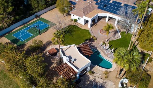 *Entertainers Paradise* Arcade/Golf Simu/Pickleball/Theater/Gym/Swim-up Bar!