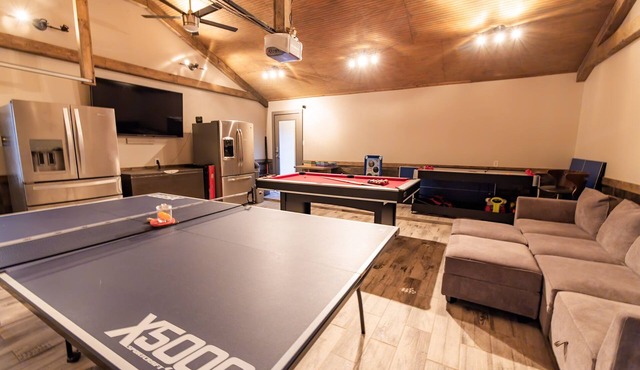 Entertaining GAME Room: 4 Bedroom Home: Lake Conroe: Pet Friendly