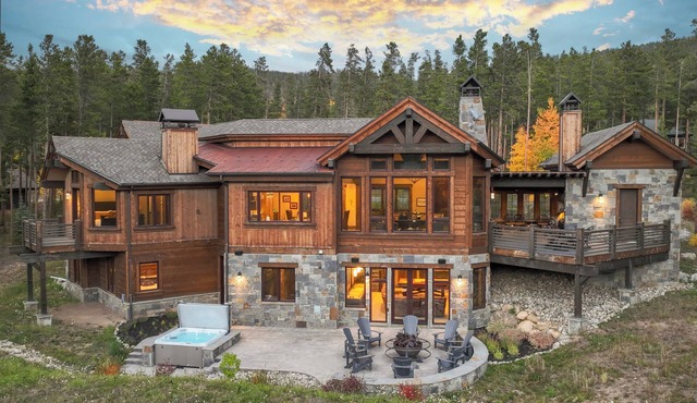Entertaining Masterpiece, game tables, hot tub, outdoor kitchen, and incredible views!