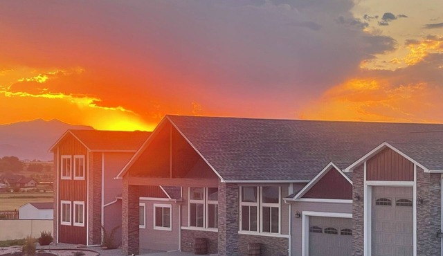 Entertaining paradise with game room, hot tub, & incredible mountain views!