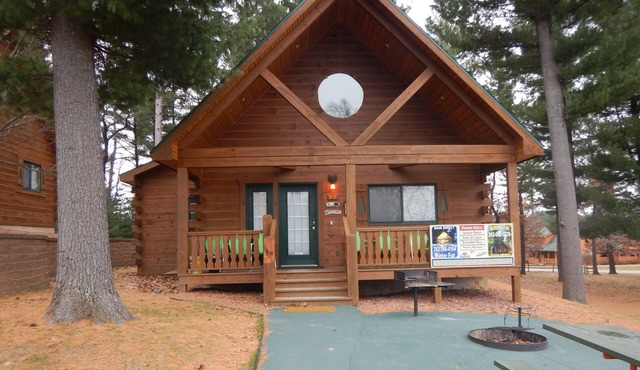 Entertainment Cabin: With 8 Large screen TV's on 1 wall. Great for small groups