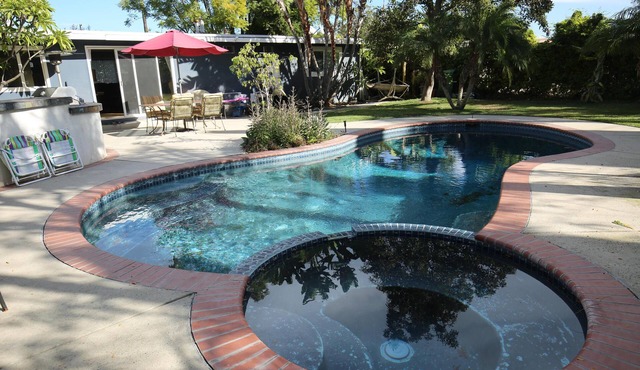 Entertainment home w/swimming pool, 15 min to Disneyland, beaches
