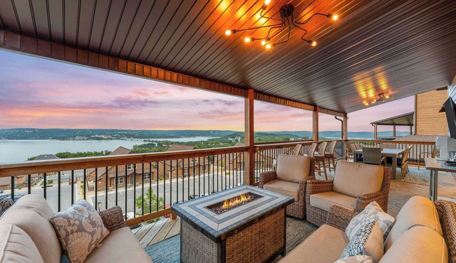 Entertainment Lodge! Private Hot Tub!