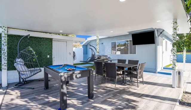 Entertainment paradise with TWO houses and a pool in Central San Diego
