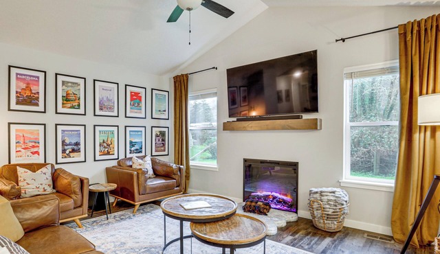 Entertainment Shed! Pet-Friendly Oregon Coast Home