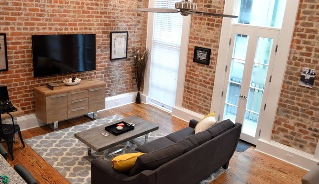 Entertainment Themed-The Picayune, Historic luxury condo with balcony, 2 blocks