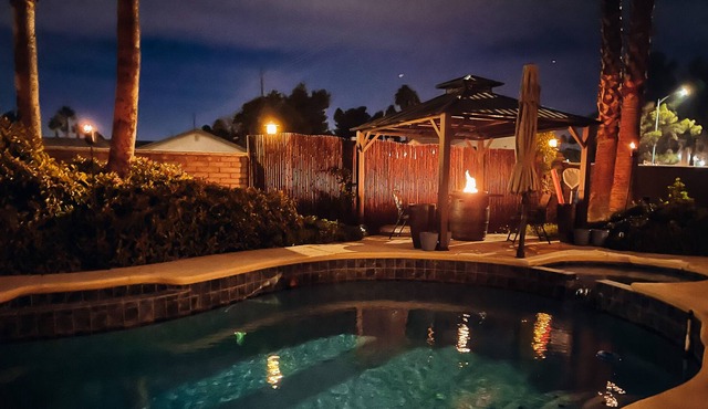 *Entertainment Villa* 5MIN to strip HTD pool jacuzzi