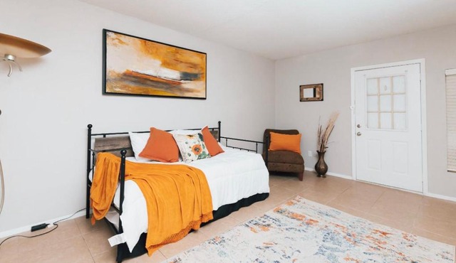 Enticing 1Br Apartment in the heart of the heights
