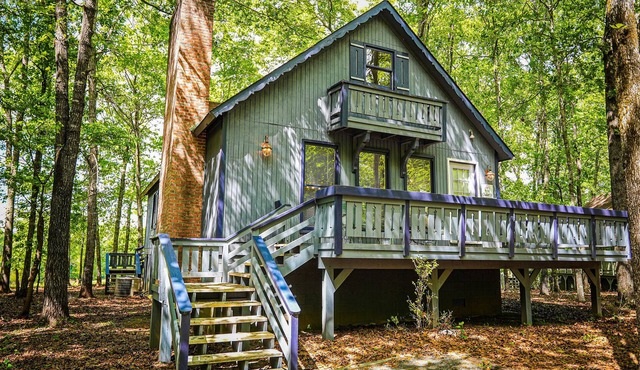 Enticing chalet located less than 1 mile from the heart of Pine Mountain!