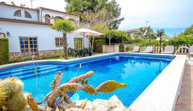 Enticing Elegance - 10min to Costa Dorada beaches!