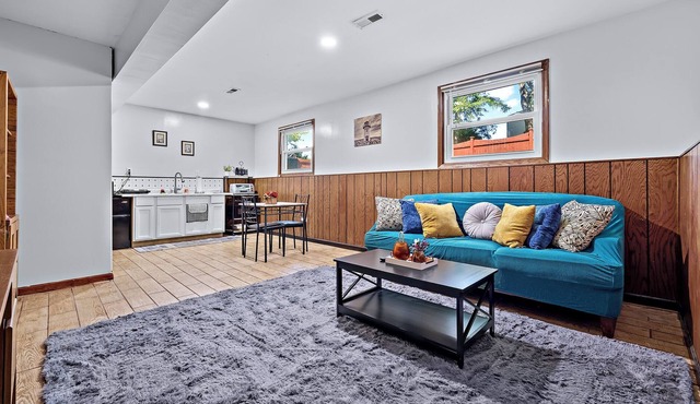 Entire 1 bed 1 bath apt /Nurses/Contractors/Laundry/FREE Wifi/Parking