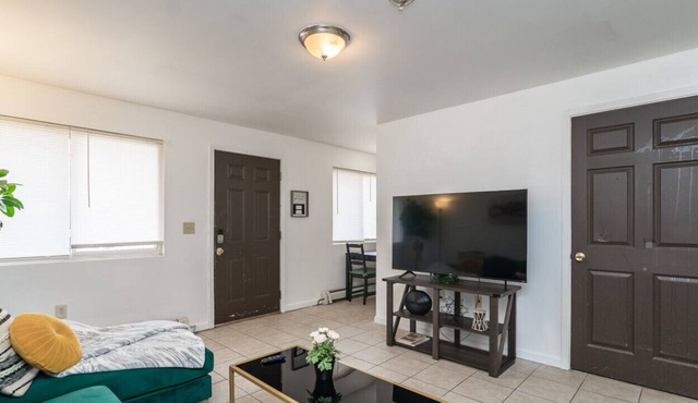Entire 1-Bedroom Apartment