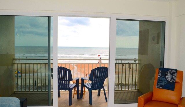 Entire 1 bedroom 1 Bath Direct Oceanfront Apartment - Breathtaking Sunrise Views