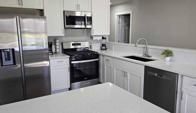 ENTIRE 1-STORY HOME | 4BR/3BA | Near Downtown & Airport | WFH Read