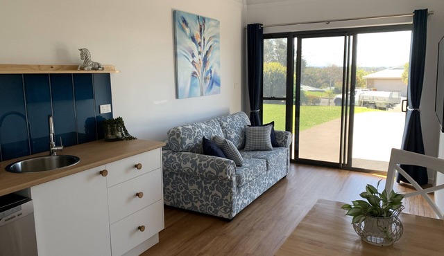 Entire 1br 50sm guest suite 3mins to beach shops restaurants small dog welcome.n