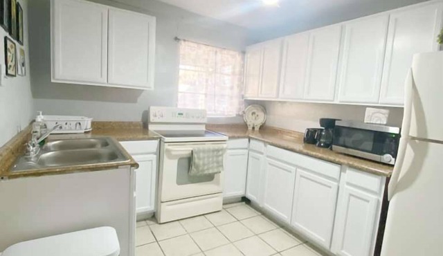 Entire 2-bedr Apt in El Paso with AC and WiFi