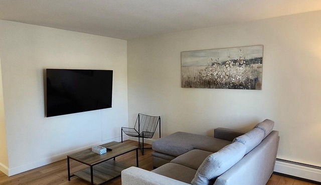 ENTIRE 2 BEDROOM APARTMENT BY UW RESEARCH PARK