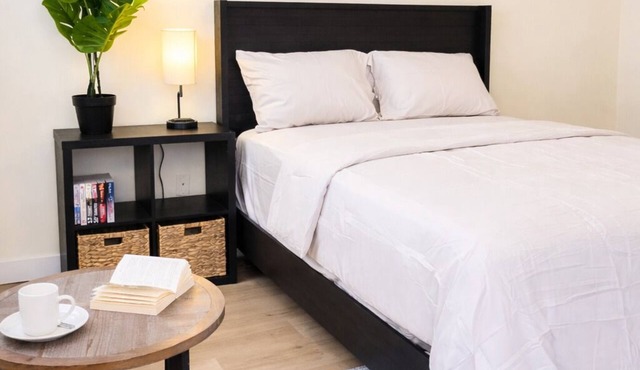 Entire 2-Bedroom Apartment - Centrally Located