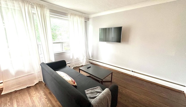 Entire 2 Bedroom Apartment in Upper Beaches