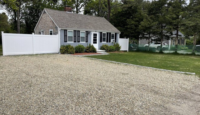 Entire 2 bedroom cozy house in middle of Hyannis