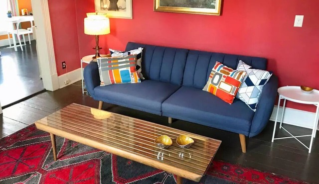 Entire 2 Bedroom Home near Beloit College