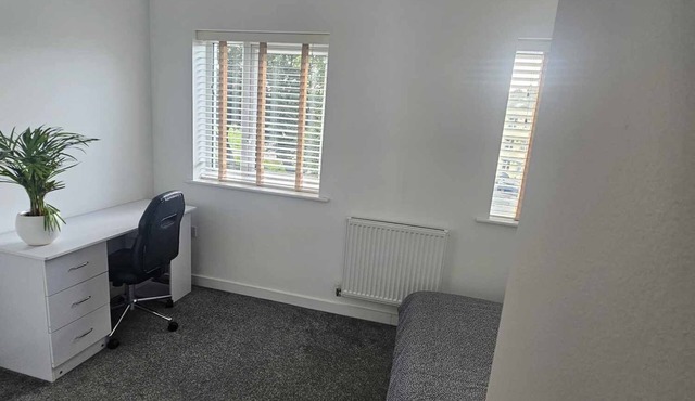 Entire 2 Bedroom House Modern, Stylish & Luxury. Pet-Friendly!