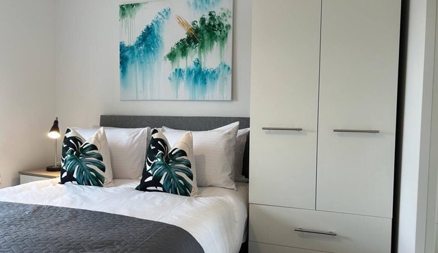 Entire 2 Bedroom Modern Apartment 26 Chapel