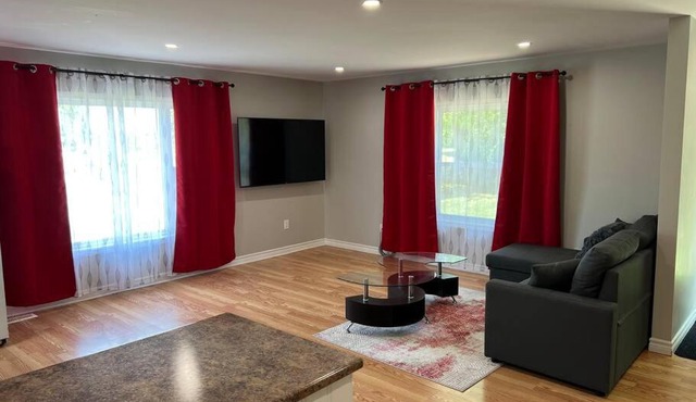 ENTIRE 2-BEDROOM TOWNHOUSE ON a RUSTIC FARM - A
