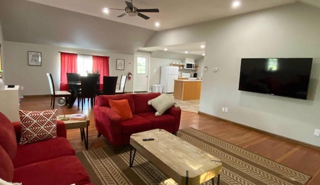 ENTIRE 2-BEDROOM TOWNHOUSE ON a RUSTIC FARM - C