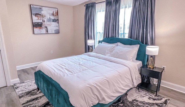 Entire 2 Bedroom Modern Home, 9 Minutes Drive to VT and I-81!