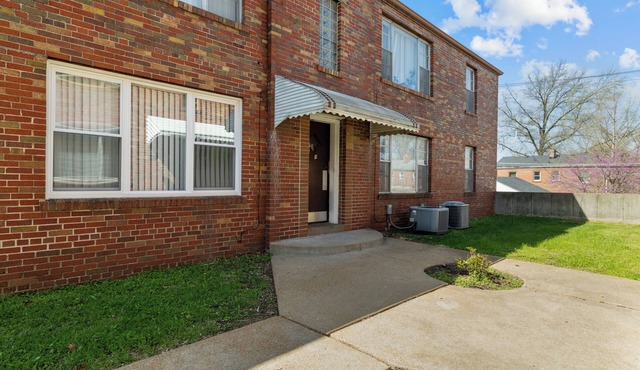 Entire 2 bedrooms apartment in Prime location.