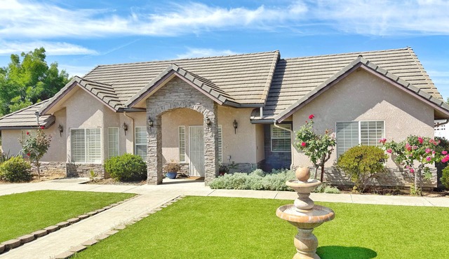 Entire 3-Bdrm home w/EV charger and space to park trailer