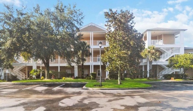 Entire 3 Bed Condo w/Balcony & Resort Pool Access