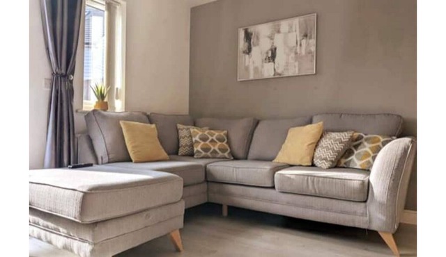 Entire 3 bed home Sleeps 6, WiFi, 2 Parking Spaces