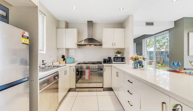 Entire 3 bedrooms Townhouse in Baulkham Hills