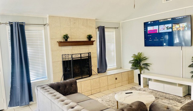 Entire 3 bedroom Classic style Home in the Heart of Houston TX